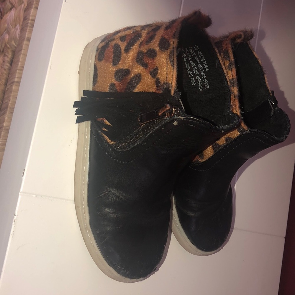 Girls Size 12M black/ Cheetah print worn shoes